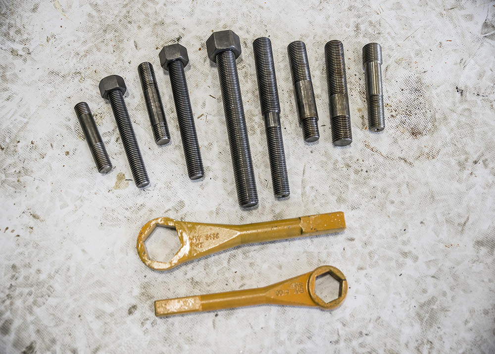 Various Sizes Studs & Nuts & Hammer Wrenches